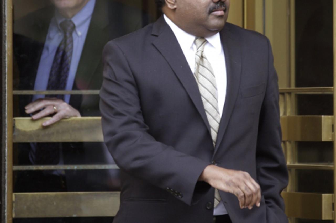 \'Galleon hedge fund founder Raj Rajaratnam (R) departs Manhattan Federal Court with a lawyer after being found guilty, in New York May 11, 2011. Rajaratnam was on Wednesday found guilty on all 14 con
