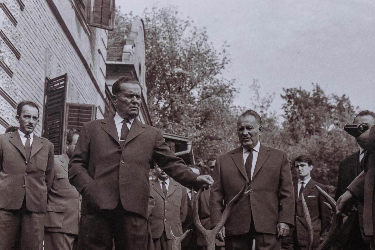 Presnimka fotografija iz dvorca Tikveš