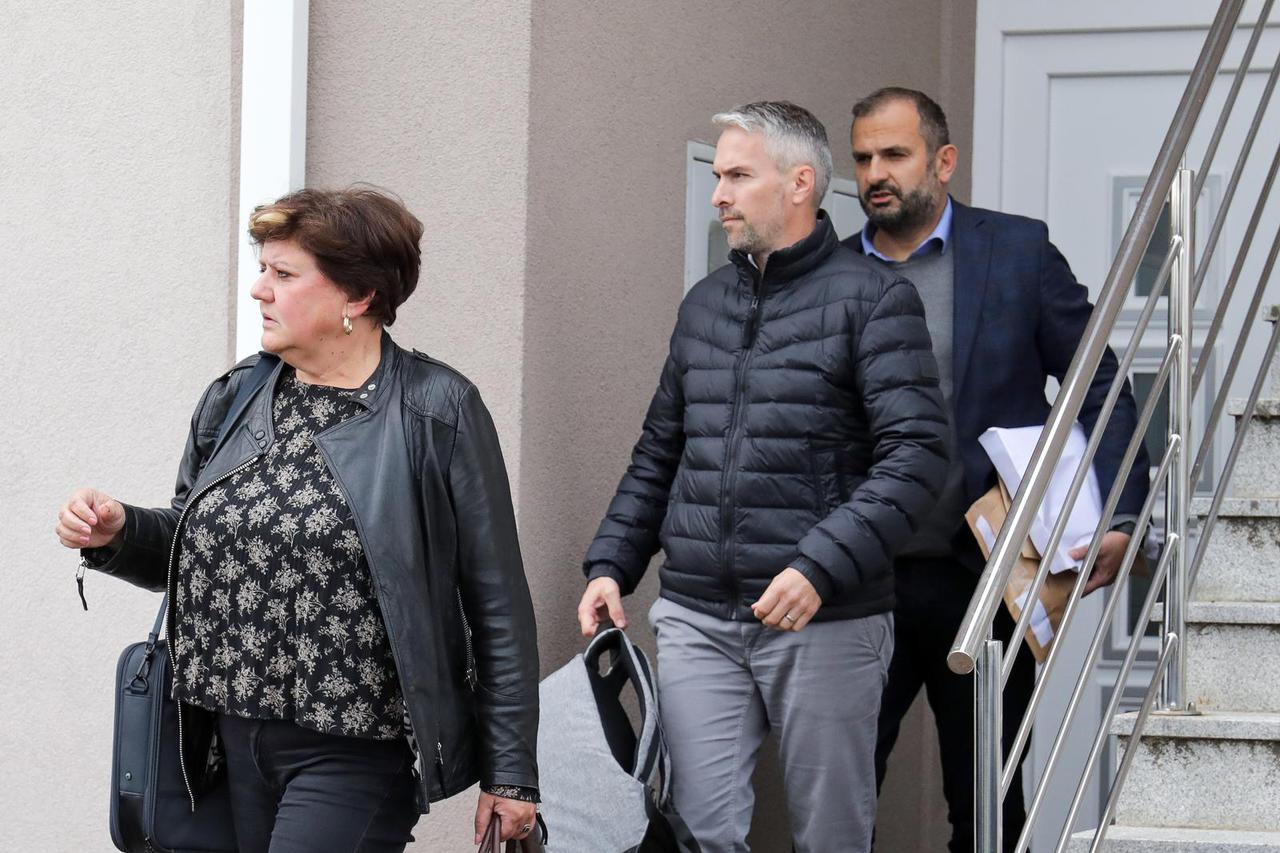 Strmec: Vlado Mandić, jedan od uhićenih u aferi INA, izlazi iz svog stana