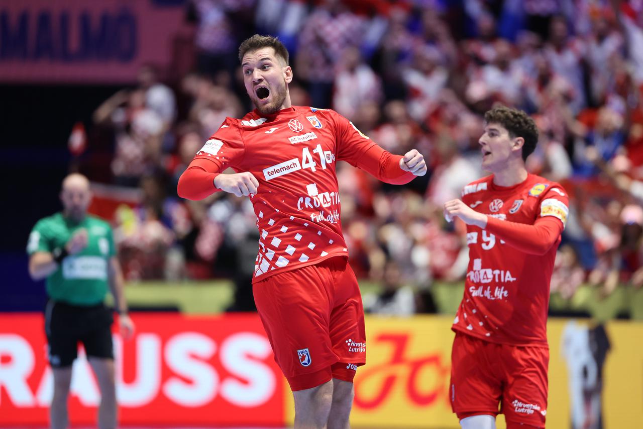 Malmo: Hrvatski rukometaši slave pobjedu u zagrljajima i poljupcima svojih najmilijih