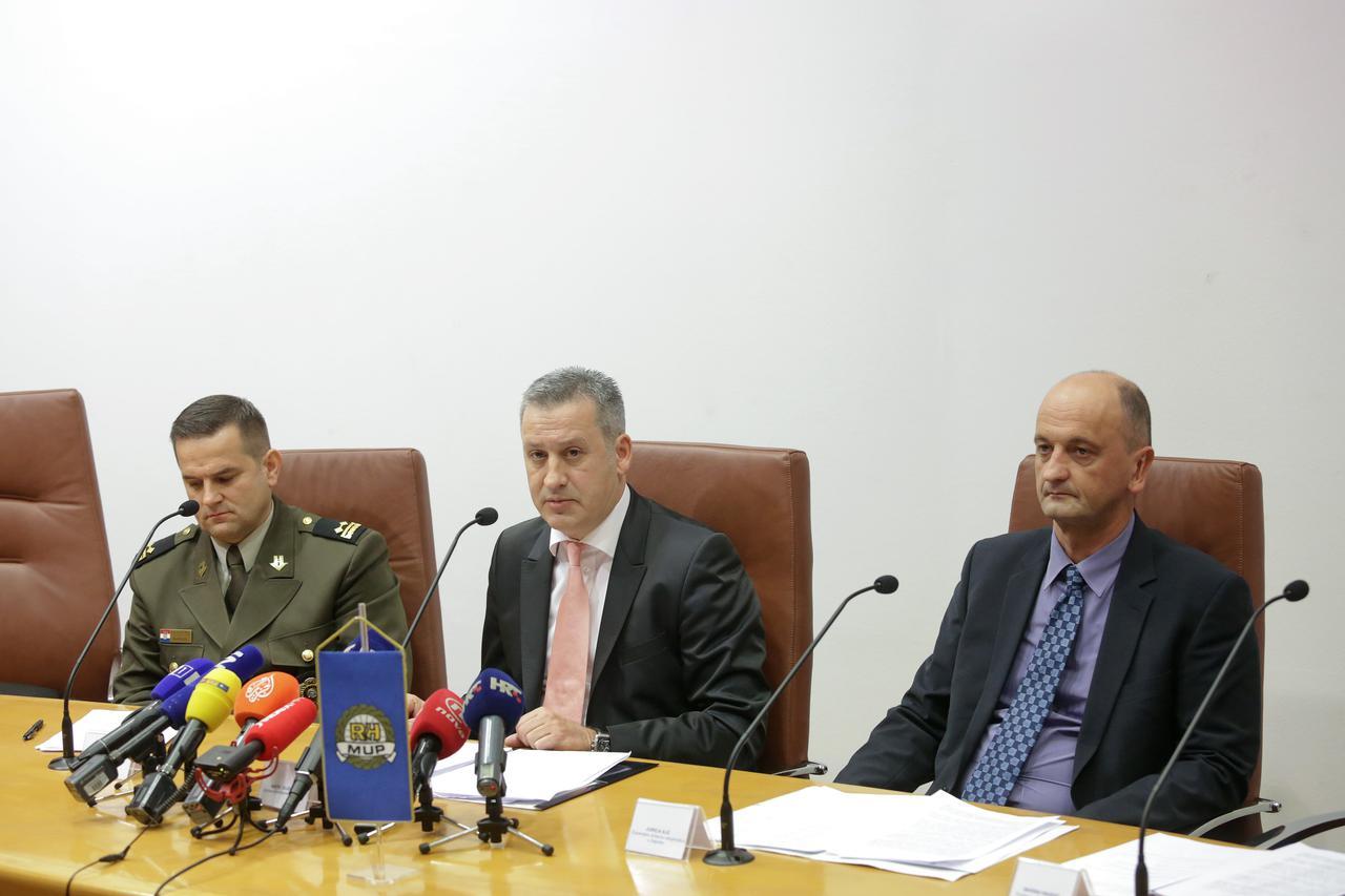 Zagreb: Ministar Božinović na konferenciji za medije o realiziranoj nabavi policijske opreme