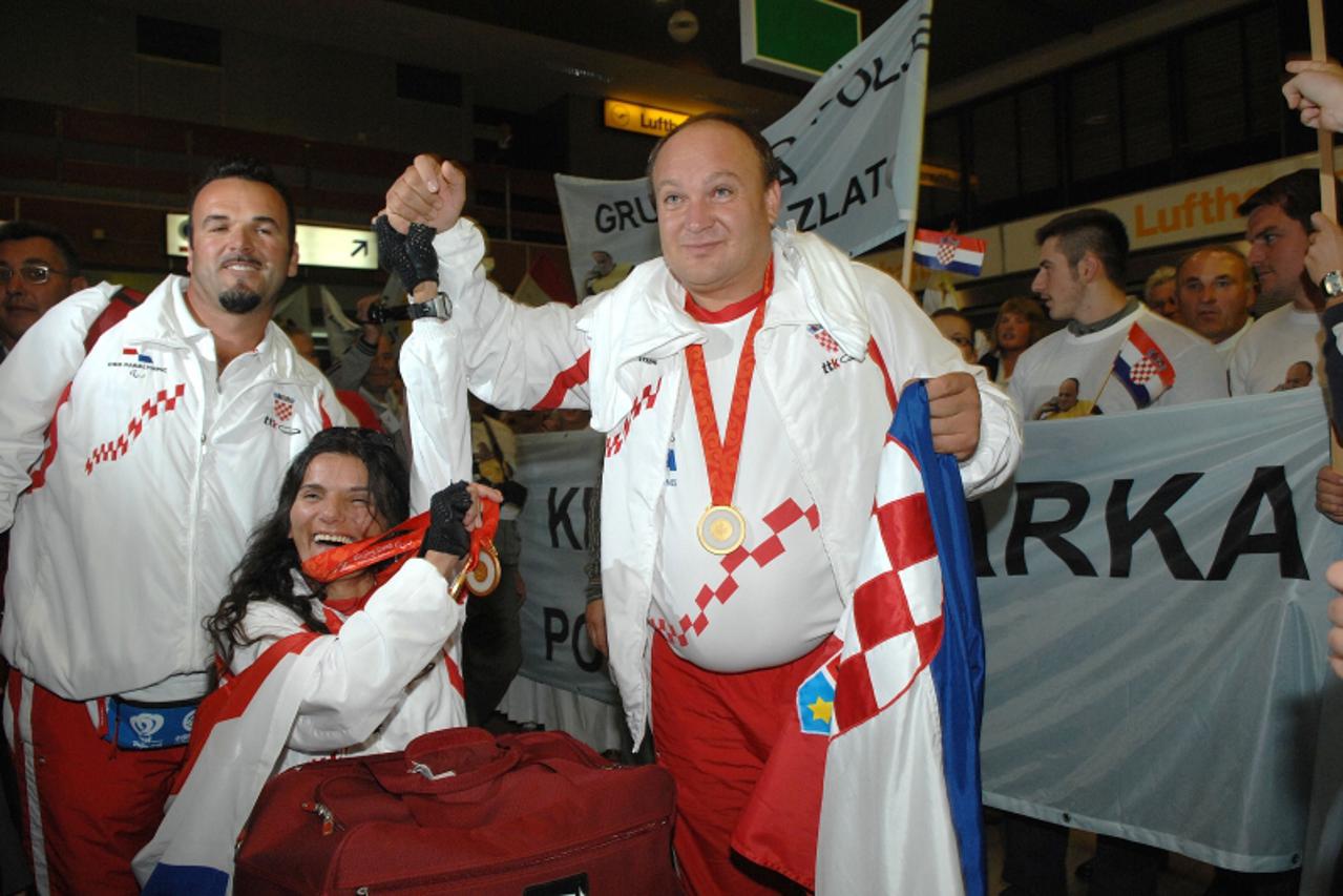 'sport Zagreb, zracna luka pleso, 20.09.2008. U Zagrebu je danas priredjen docek hrvatskim paraolimpijcima koji su se vratili iz pekinga. Posebno su pozdravljeni osajaci medalja: Antonia Balek (zlato 