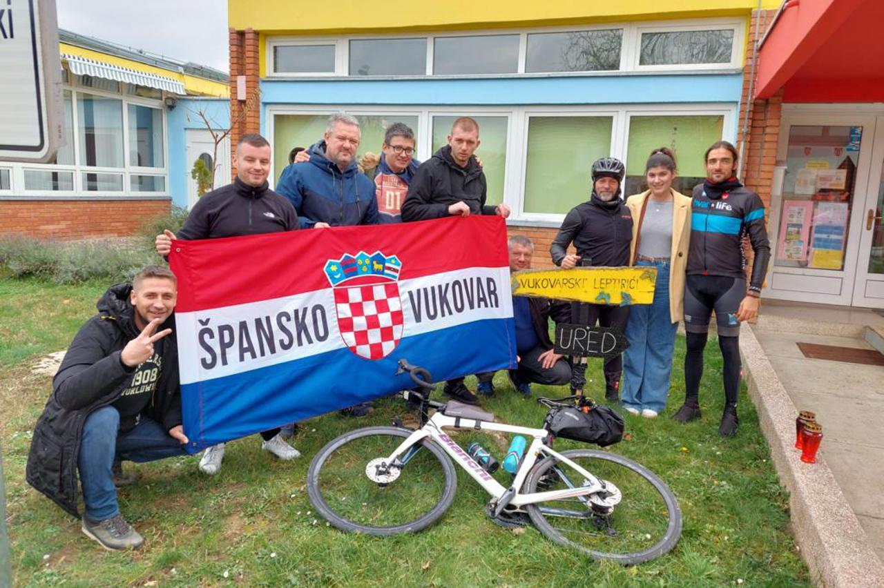 Udruga Vukovarskih leptirića i ekipa iz Španskog