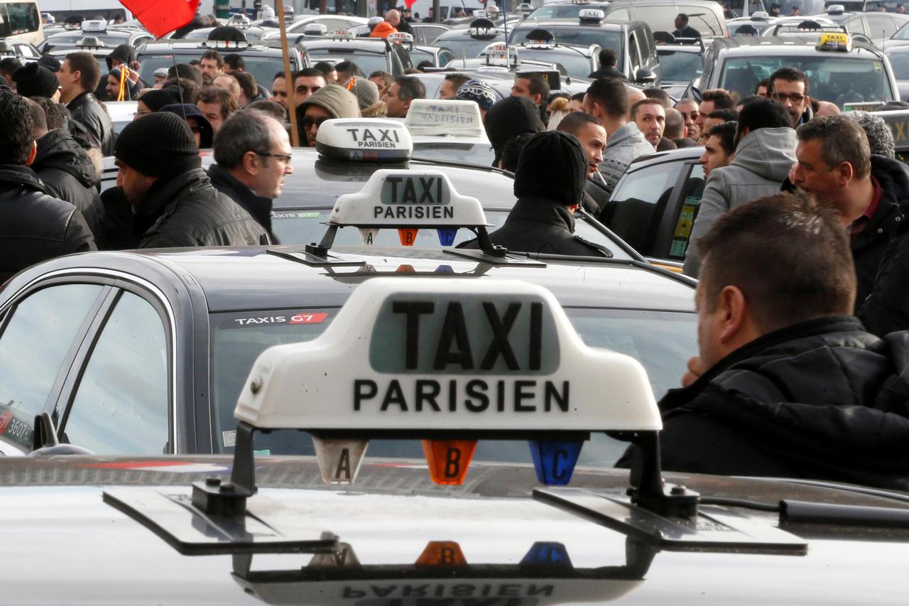 Pariz taxi