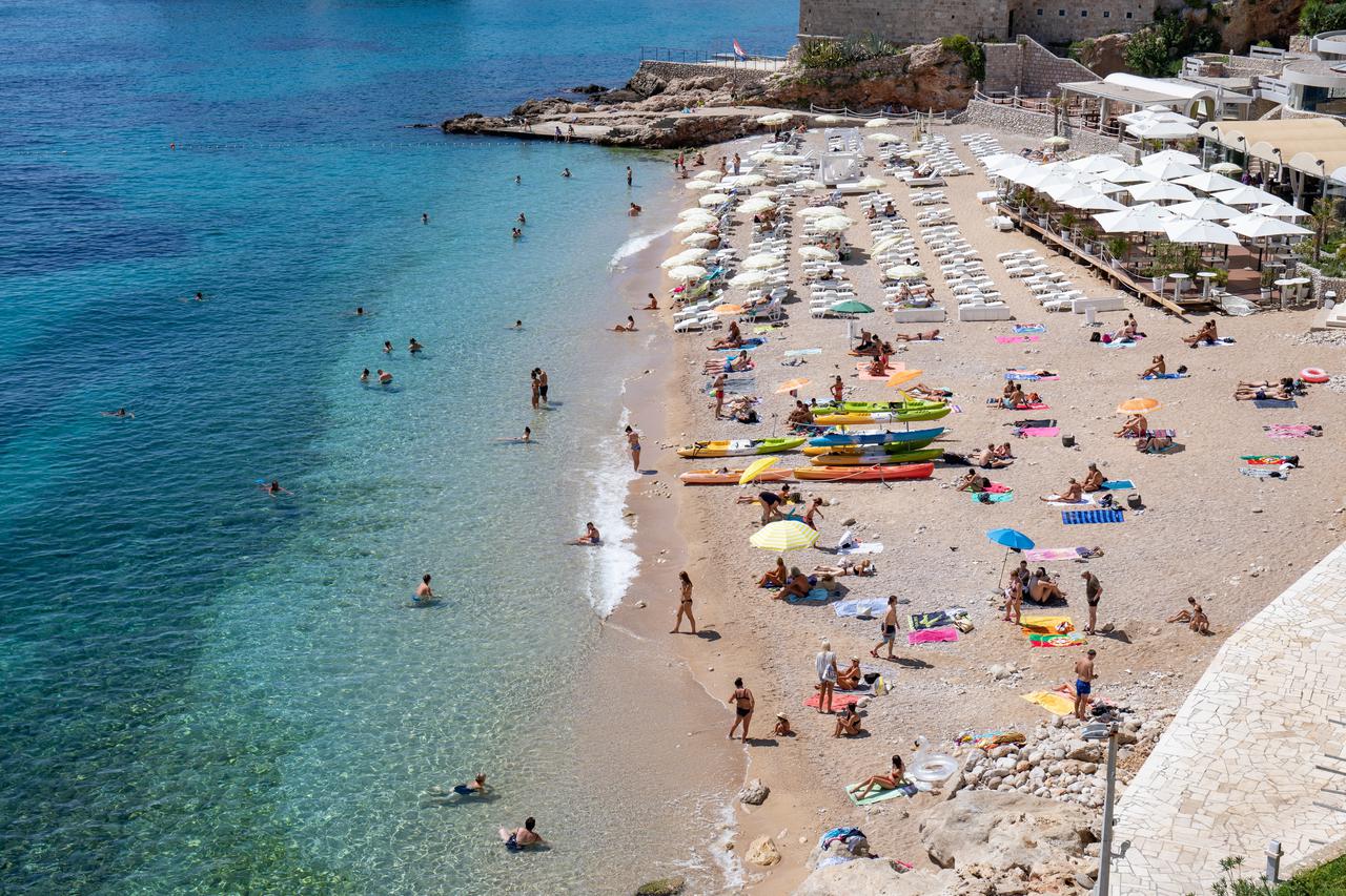 Dubrovnik: Osjetno manji broj turista u gradu, ali i na plažama