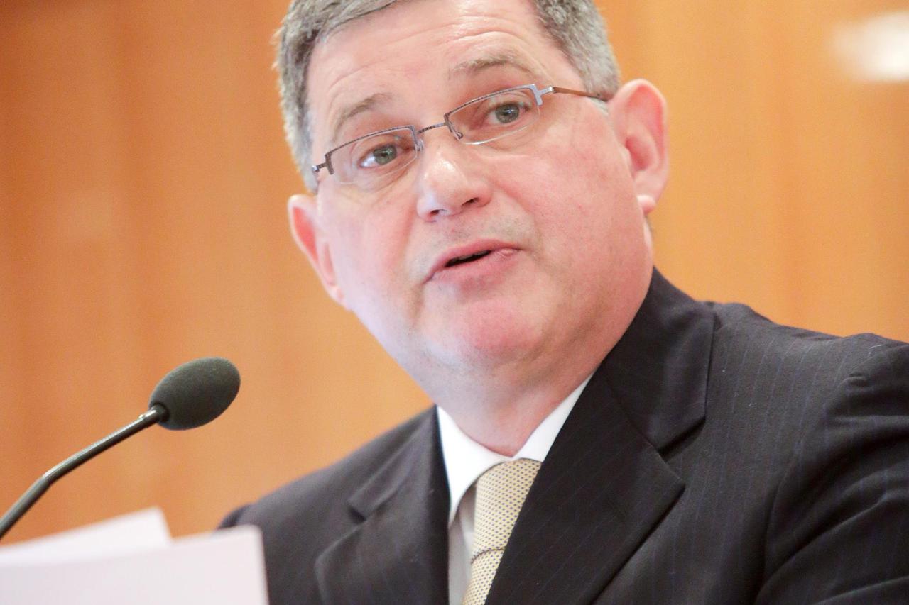 10.12.2015., Zagreb - U Hrvatskom odvjetnickom domu povodom Europskog dana odvjetnika odrzan okrugi stol na temu 'Sloboda izrazavanja'. Predsjednik HOK-a, Robert Travas.  Photo: Grgur Zucko/PIXSELL