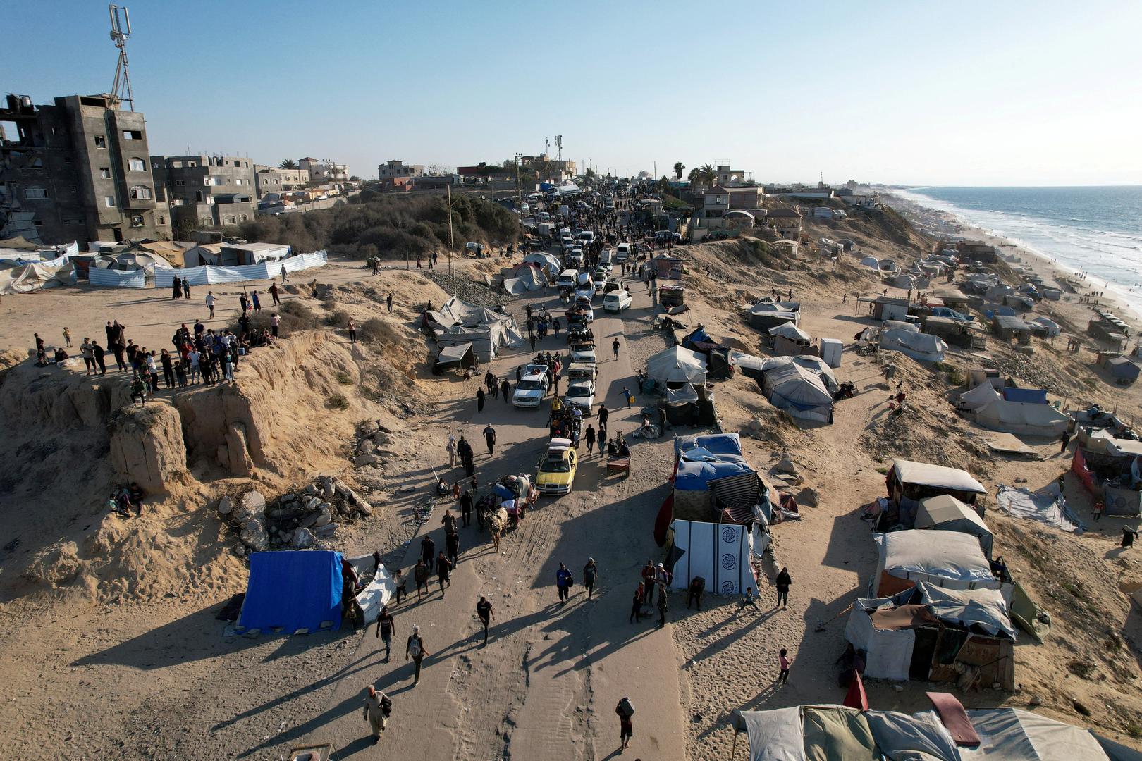 Još nije objavljen popis palestinskih zatvorenika koji će biti pušteni u zamjenu za izraelske taoce. Hamas traži oslobađanje nekih od najistaknutijih palestinskih osuđenika koji se nalaze u izraelskim zatvorima, kao i stotine ljudi pritvorenih tijekom izraelske kampanje u Gazi.