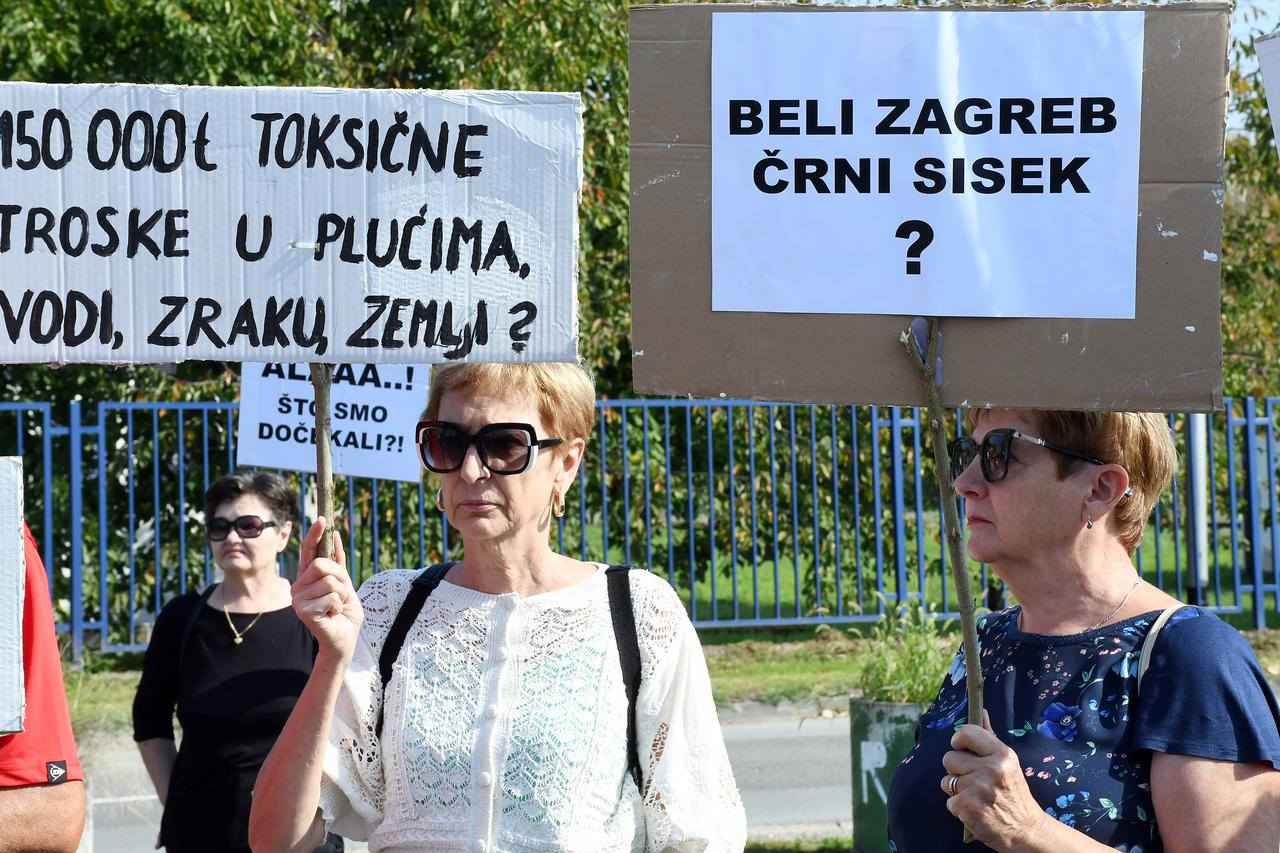 Siščani ne žele biti Smetlišćani” organizirali su prosvjed pod nazivom „NE TOSKA! Imamo Zeleni brijeg nećemo Crno brdo.“