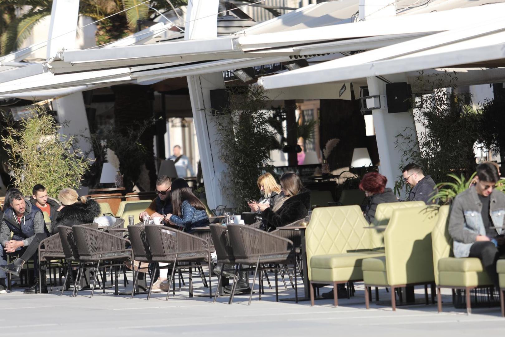 Otvorene su terase kafića i restorana koje će moći raditi od 6 do 22 sata.