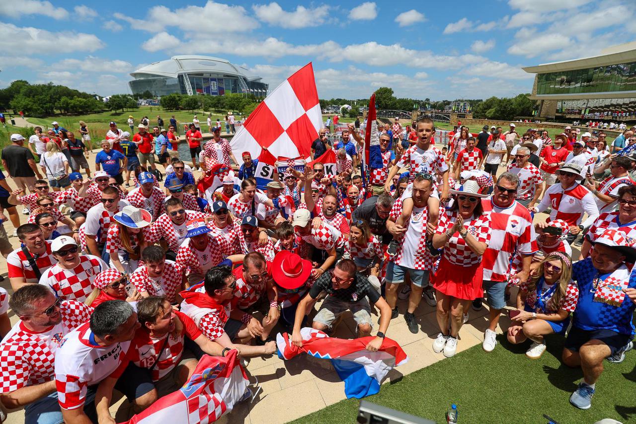 SP 2026 Navijači oko stadiona uoči susreta Engleske i Hrvatske na Svjetskom prvenstvu