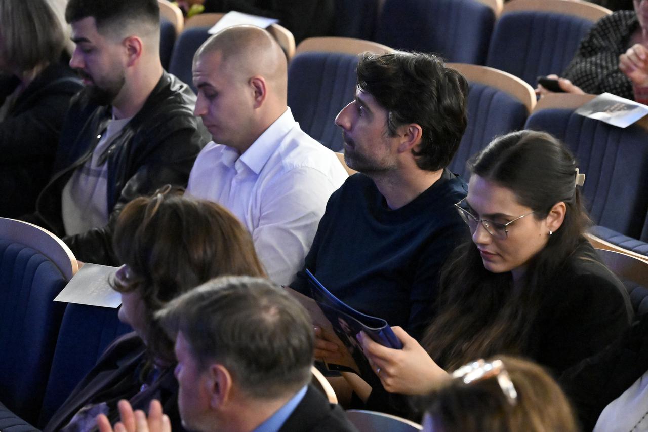 Zagreb: Poznati na premijeri mjuzikla Six