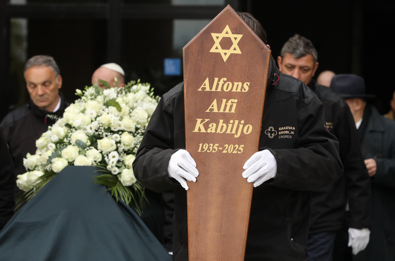 U Krematoriju su se okupili brojni članovi obitelji, prijatelji, kolege i poštovatelji kako bi odali posljednju počast cijenjenom skladatelju, dirigentu, aranžeru, pijanistu, tekstopiscu, libretistu i producentu, koji je preminuo početkom travnja u 90. godini života. Njegov odlazak ostavio je neizbrisivu prazninu na hrvatskoj, ali i svjetskoj glazbenoj sceni.