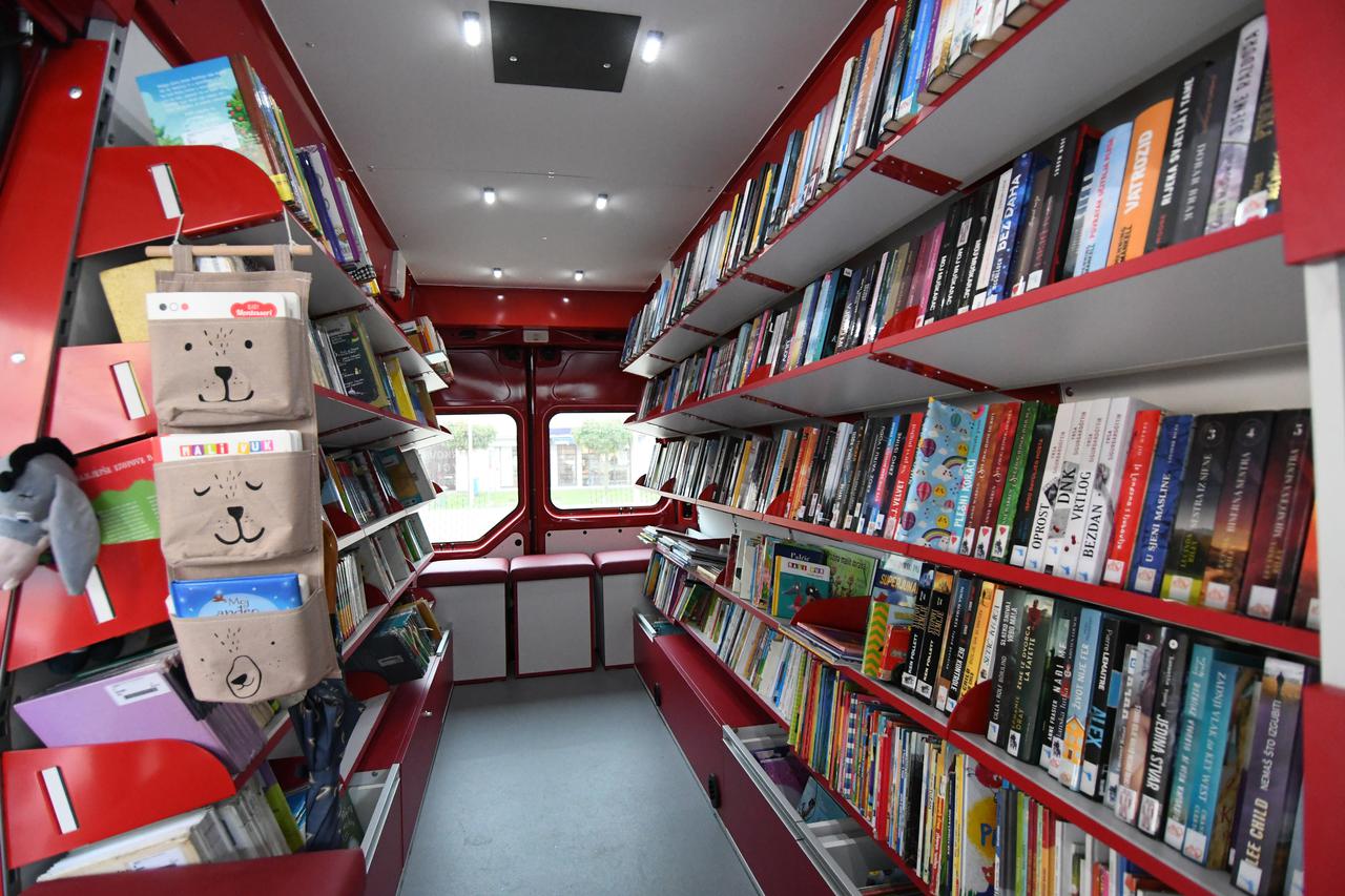 U Križevcima predstavljen novi bibliobus