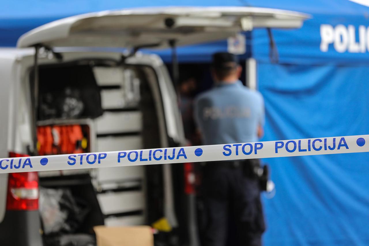 Zagreb: Očevid u Trnju gdje je na parkiralištu pronađen mrtav muškarac