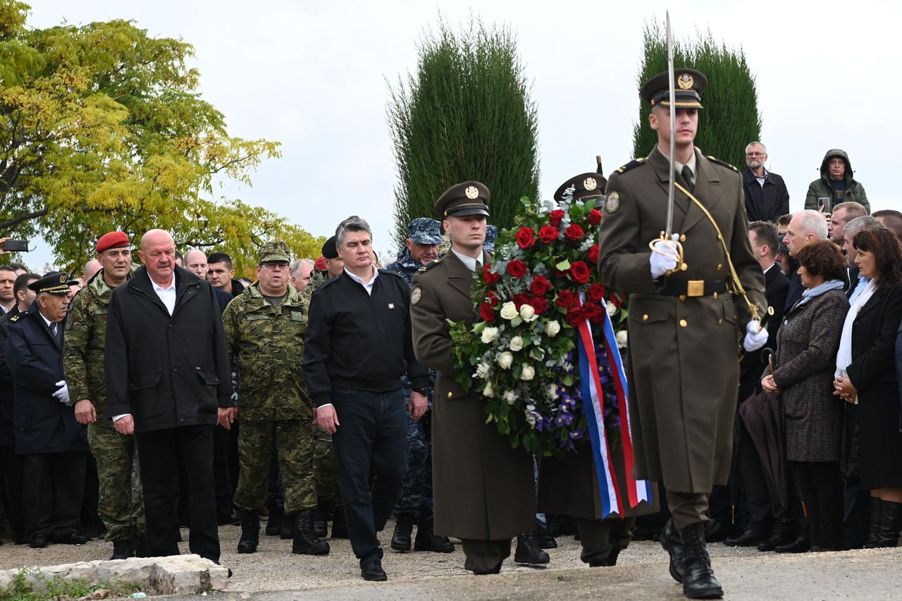 Predsjednik Milanović sudjelovao u mimohodu u Škabrnji