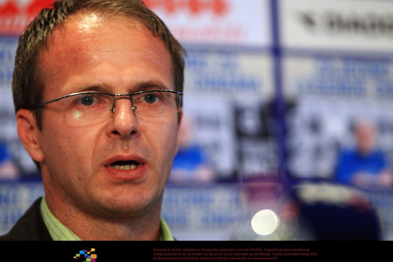 '10.05.2011., Zagreb - Trener Dinama Mario Tot i kapetan momcadi Milan Badelj odrzali su konferenciju za novinare uoci prve finalne utakmice za Kup Hrvatske sa Varazdinom. Photo: Zeljko Hladika/PIXSEL