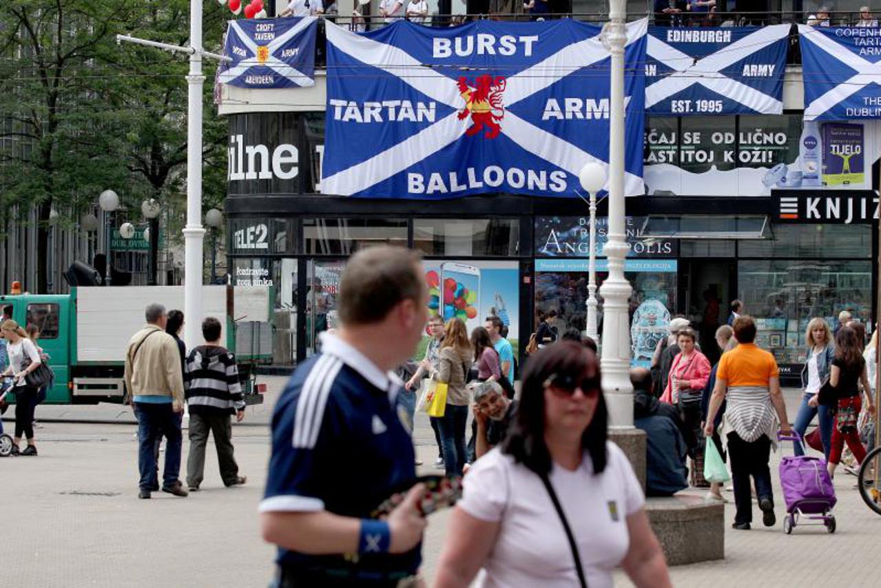 Škotske zastave na Trgu (1)