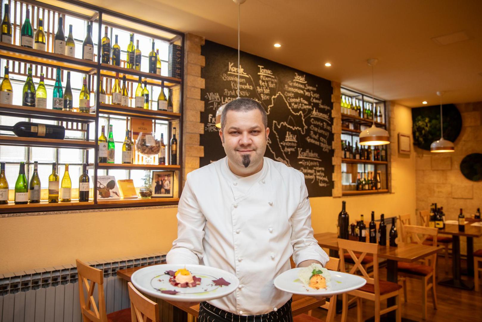 24.10.2022.,  Osijek - ​Restoran Lipov hlad, chef Ivan Dukic i njegov sladoled od narance sa chiliem i dimljena patka Photo: Borna jaksic/PIXSELL