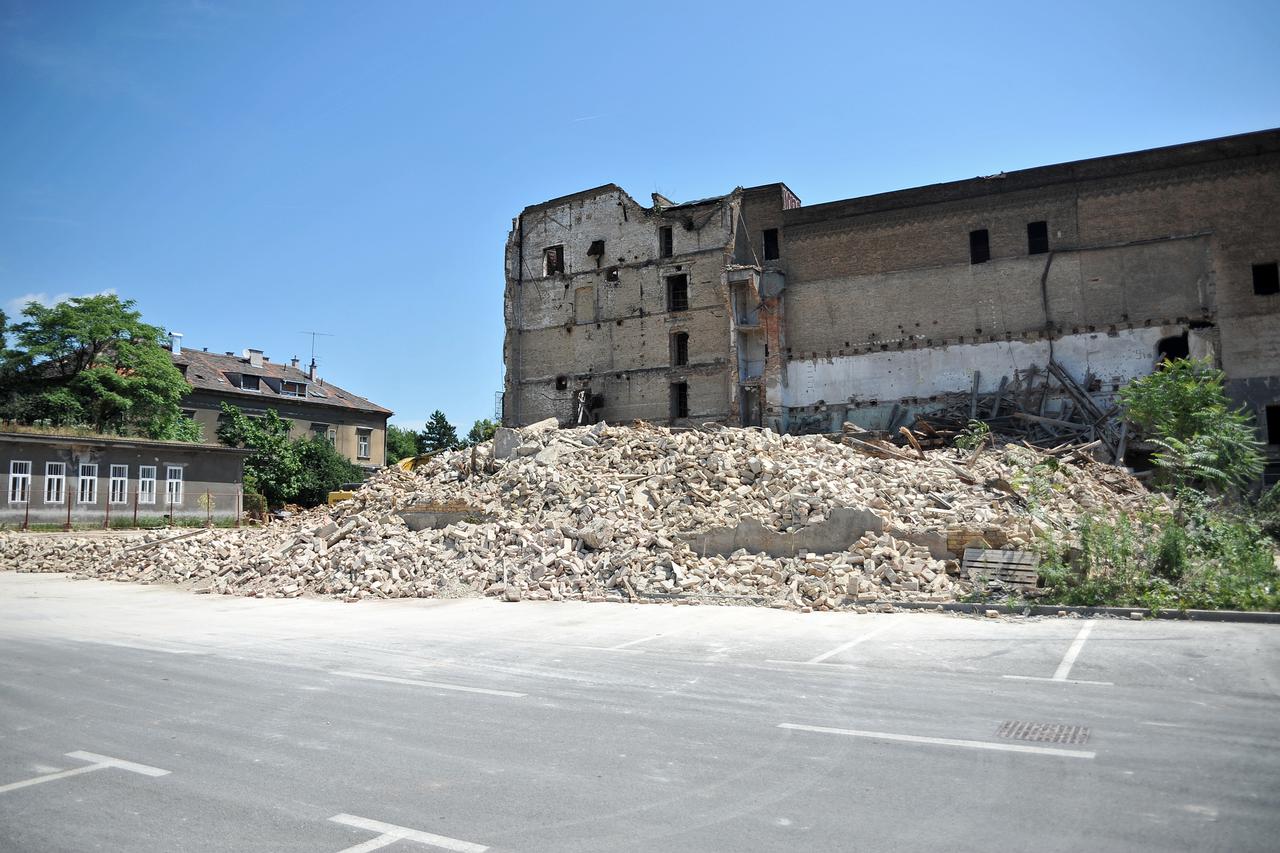 29.06.2014., Paromlin, Zagreb - Kompleks Paromlin koji godinama propada je u procesu rusenja. Photo: Nina Djurdjevic/PIXSELL