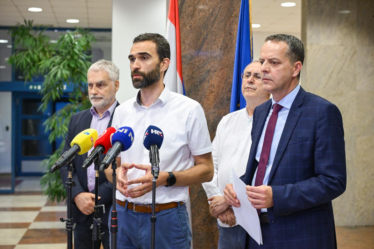Zagreb: Izjave za medije nakon sastanka mirenja između sindikata i Vlade