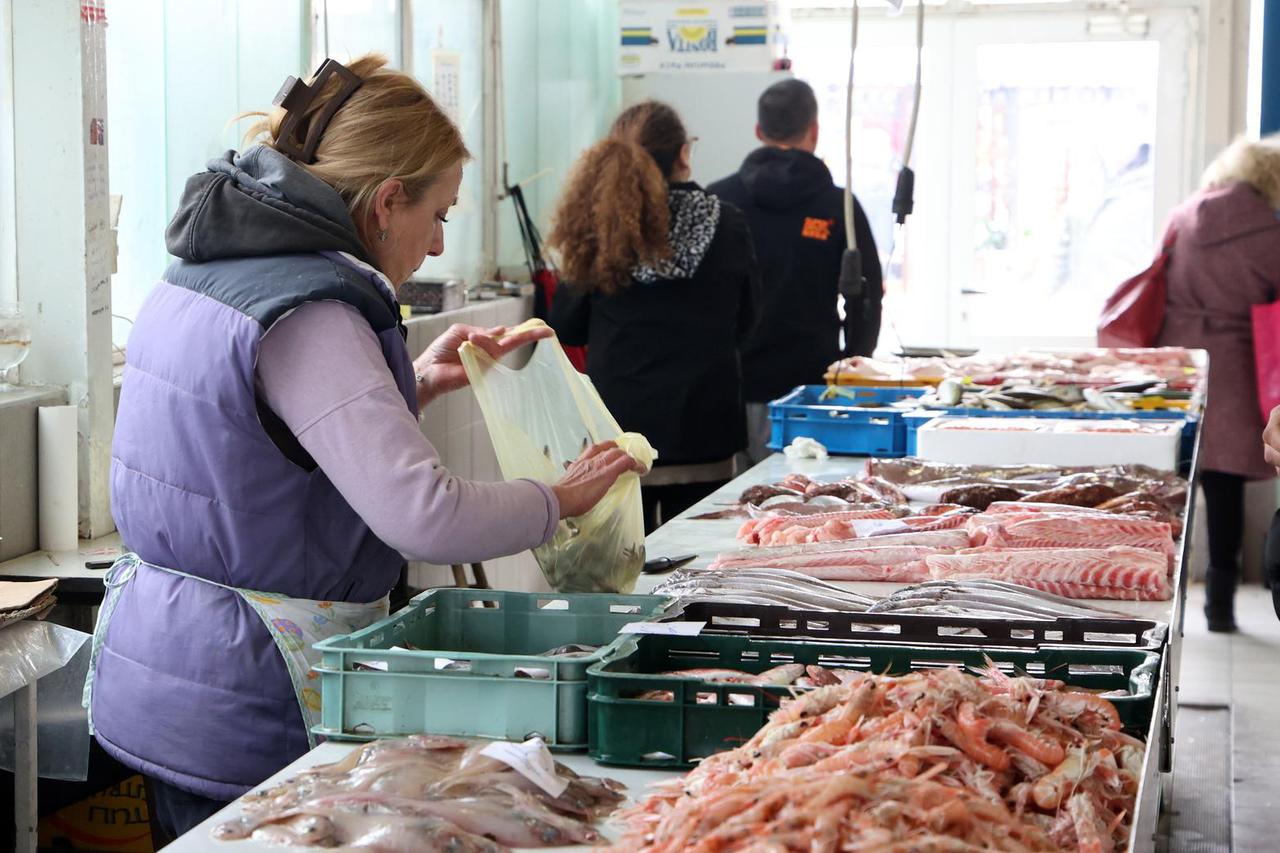 Šibenik: Ponuda na šibenskoj ribarnici na korizmeni petak