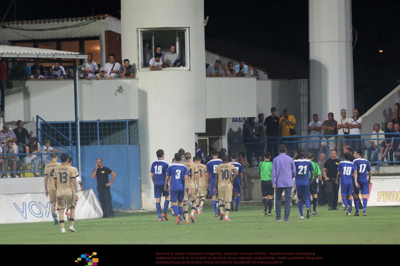 '18.08.2012., stadion Stanovi, Zadar - 1. HNL, 5. kolo, NK Zadar - Dinamo Zagreb.Utakmica je prekinuta u 72. minuti zbog navijackih izgreda Bad Blue Boysa i bacanja baklji na teren. Nakon 15 minuta st