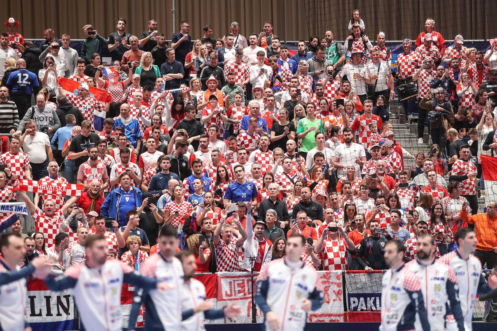 Hrvatska rukometna reprezentacija u prvoj utakmici na Europskom prvenstvu igrala je protiv Crne Gore