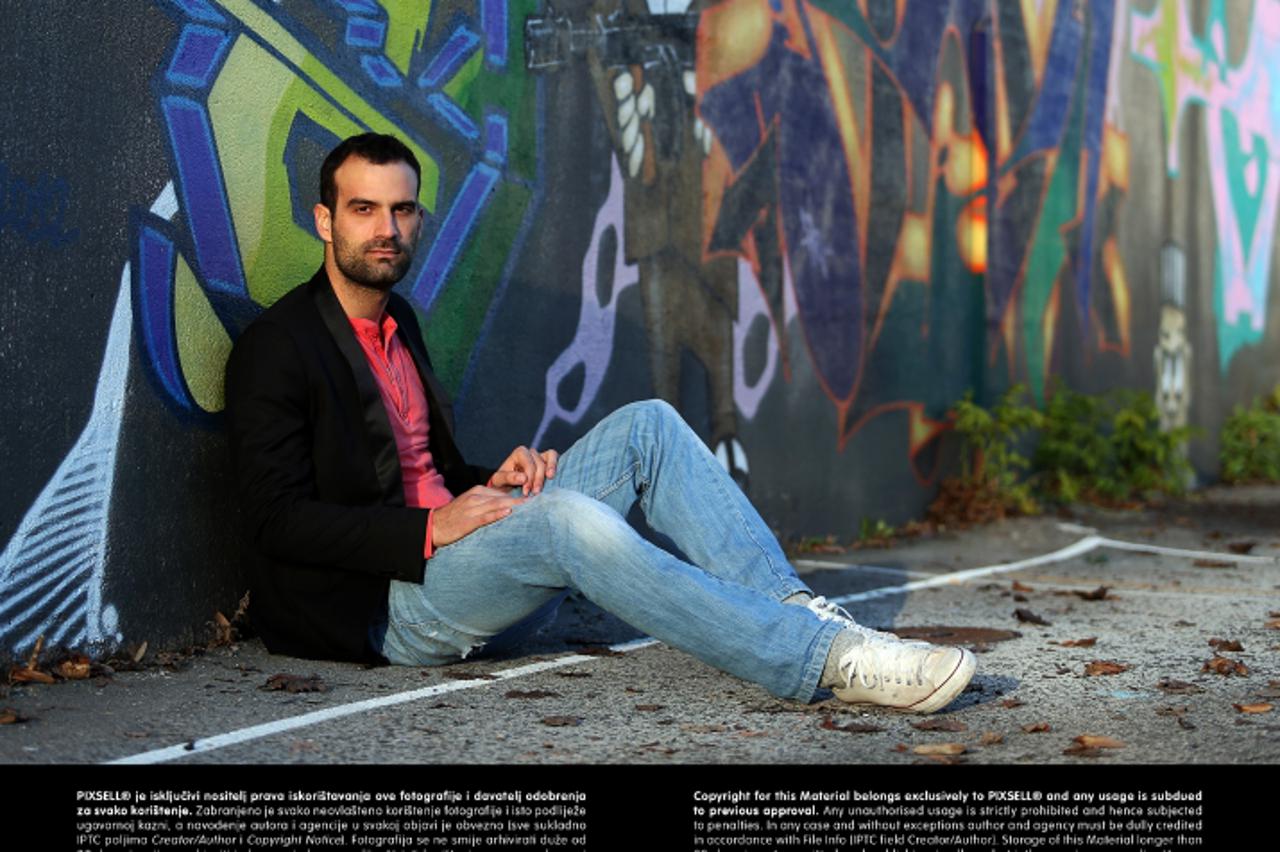 'SPECIJAL EKRAN 03.12.2012., Zagreb - Stand-up komicar i voditelj Ivan Saric. Photo: Jurica Galoic/PIXSELL'