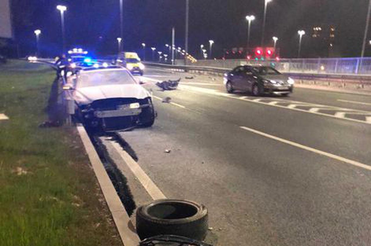 Nesreća u Zagrebu: Jaguarom uletio u rotor pa se razbio