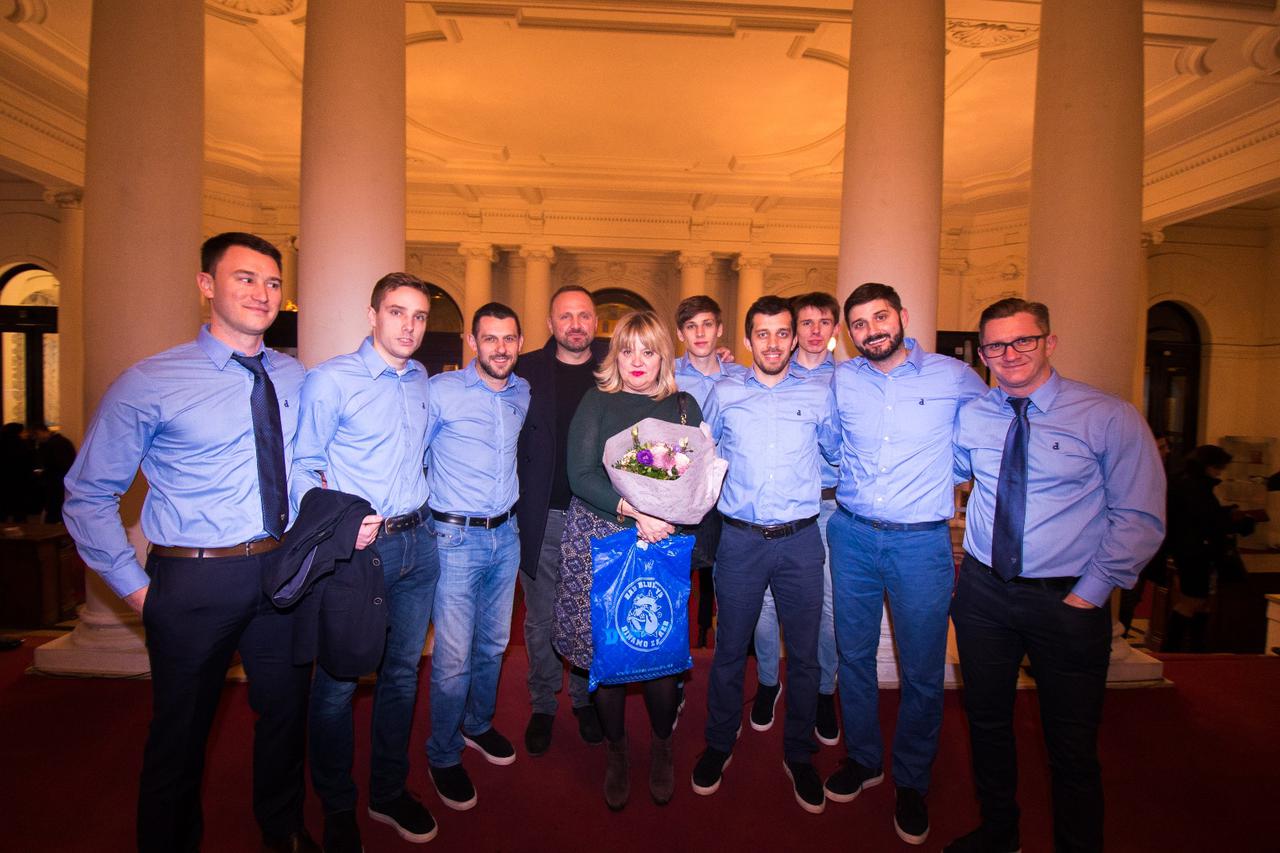 Igrači Futsal Dinama u kazalištu