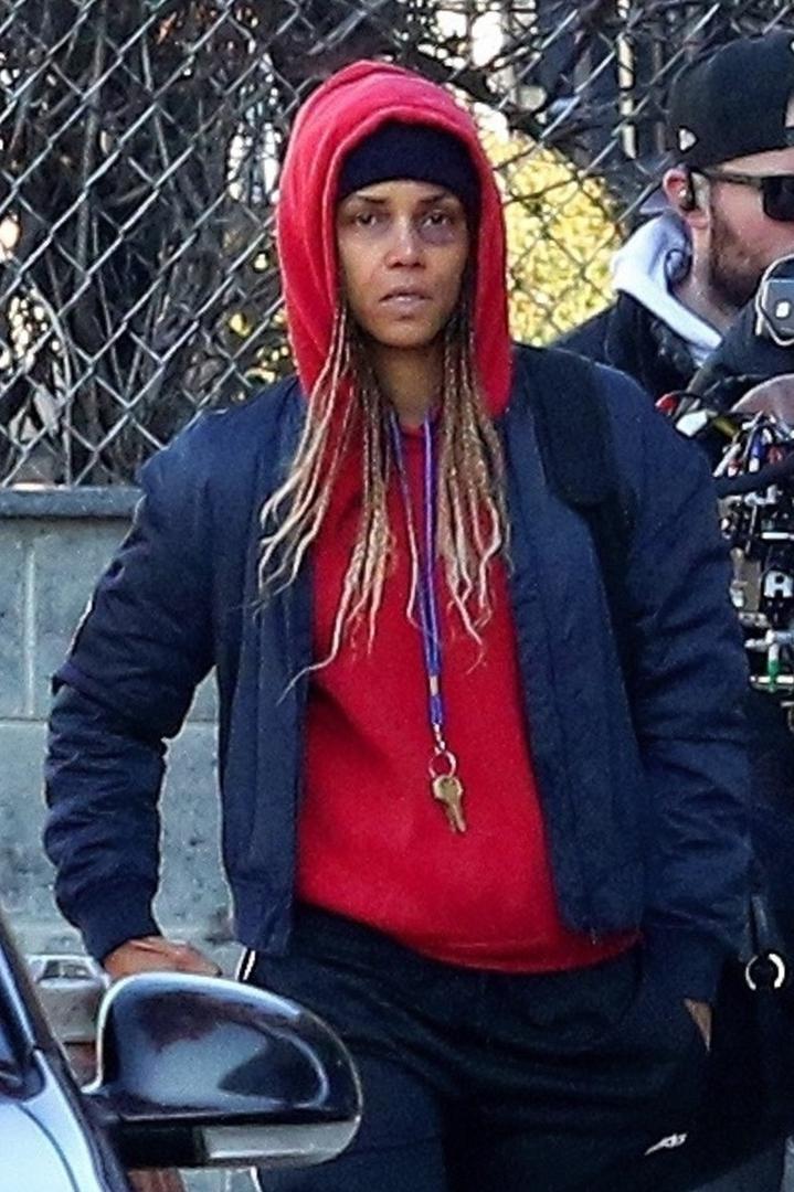 Jedna od najljepših glumica Hollywooda i bivša Bond djevojka Halle Berry zabrinula je svoje obožavatelje kada su na internetu osvanule fotografije na kojima ima veliku masnicu ispod oka. 