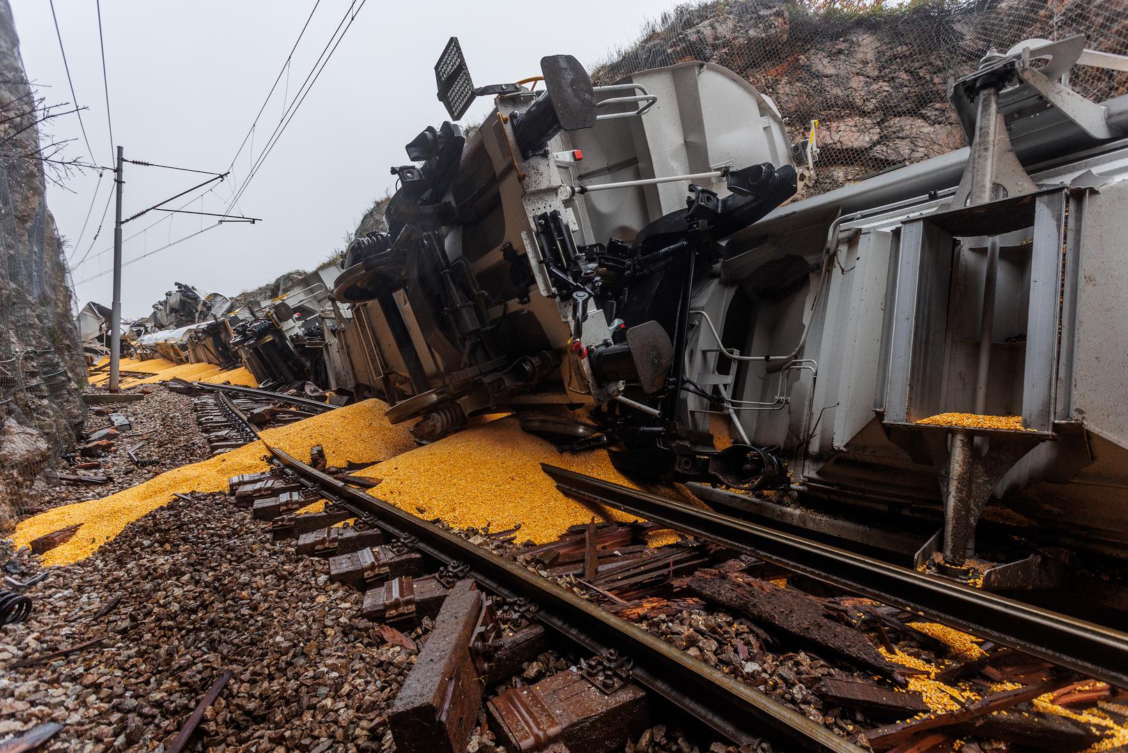 12.12.2023., Rijeka -  Izmedju kolodvora Meja i Škrljevo jutros u 8:49 došlo je do sudara teretnog vlaka prijevoznika Rail Cargo Carrier - Croati i pružnog vozila TMD HŽ Infrastrukture, a prema prvim informacijama, ozlijeđenih nema. Photo: Nel Pavletic/PIXSELL