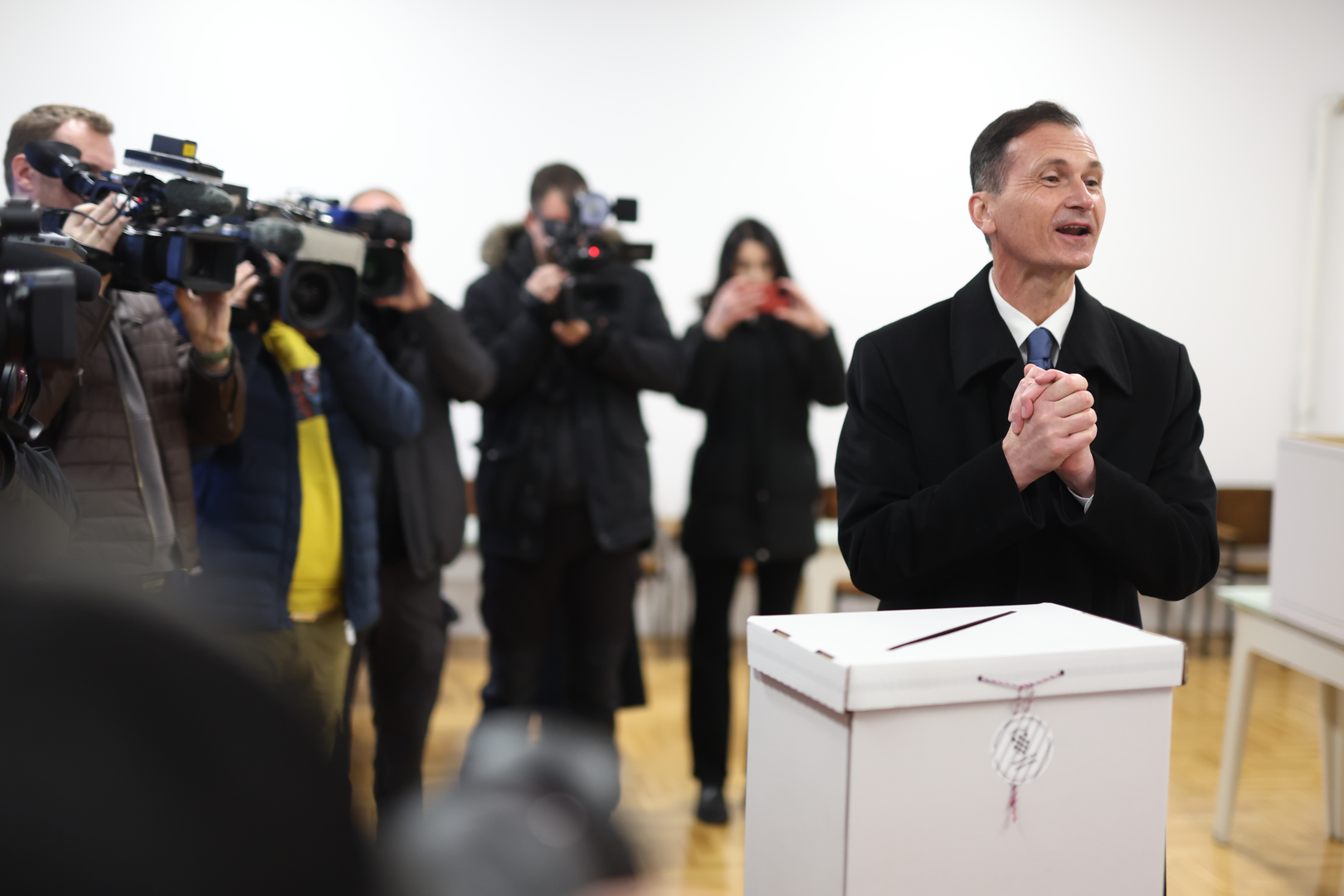 12.01.2025., Zagreb - Predsjednicki kandidat Dragan Primorac glasovao u drugom krugu predsjednickih izbora u prostorijama mjesnog odbora na Sestinskom trgu.  Photo: Slavko Midzor/PIXSELL