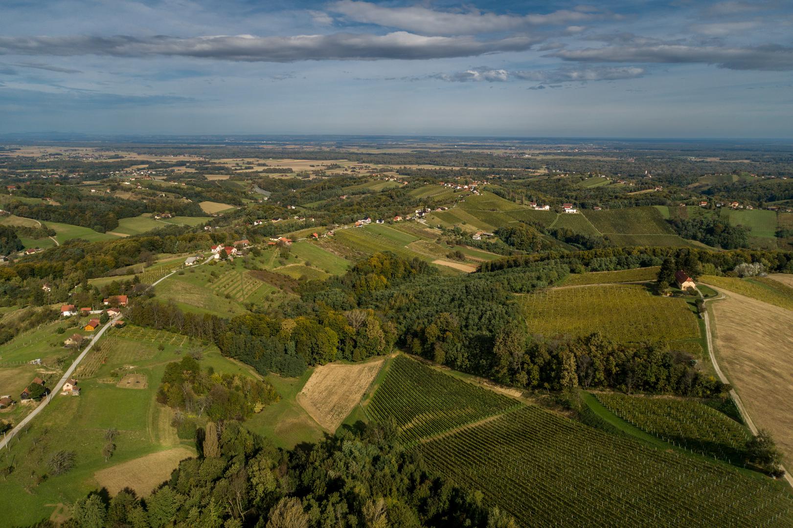 "Usudim se reći da takvih orgulja nema nigdje na svijetu. One imaju tri funkcije. Proizvode slobodne melodije vjetra, ali i posjetitelji mogu odabrati neku pjesmu, međimursku ili tradicionalnu. Sada za Advent ćemo staviti adventske pjesme. Također, na orgulje je moguće postaviti klavijaturu i održati jedan manje zahtjevni koncert", objašnjava Josip Mikec.