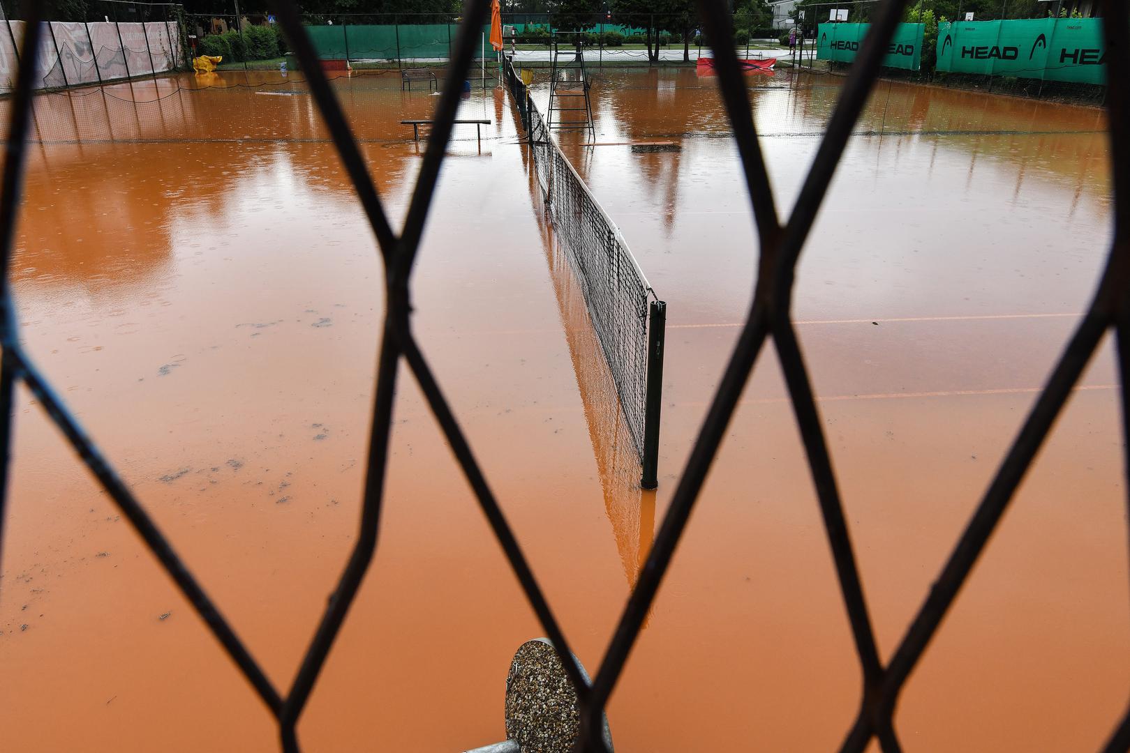 U srijedu u poslijepodnevnim satima područje Maksimira zahvatilo je jako nevrijeme.