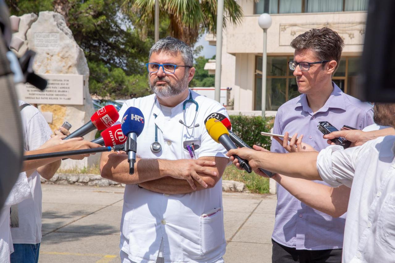 Konferencija za medije ispred Opće bolnice zbog pojave ospica na dubrovačkom području