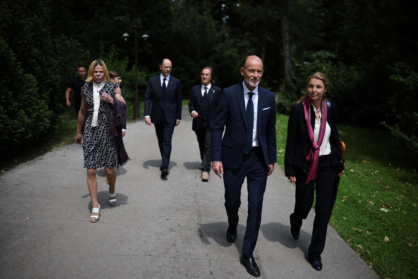 Prisutni su, pišu tamošnji portali, bili iznenađeni izgledom princeze, koja sada podsjeća na bodybuildericu. Kalina ima impresivno jake ruke, što je vjerojatno rezultat napornog treniranja u teretani. Do sada pak, napominje se, nije bilo poznato da je toliko posvećena treningu.