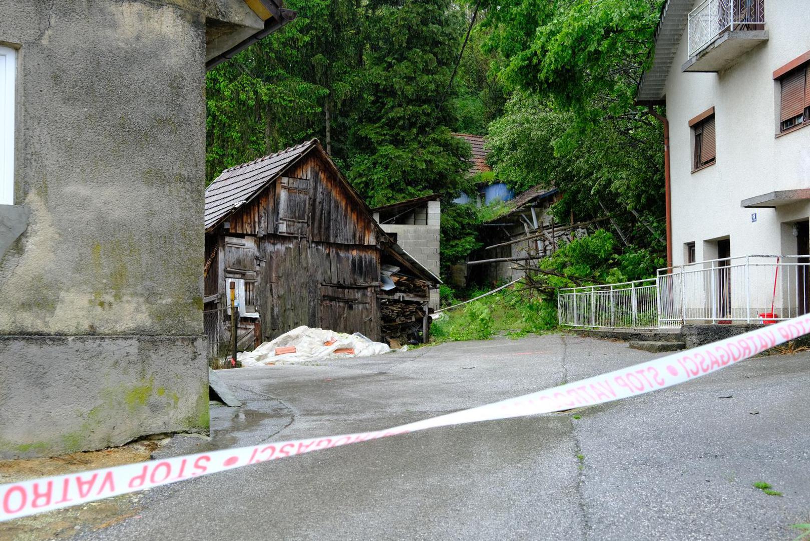 17.05.2023., Donje Jesenje - U mjestu Donje Jesenje otvorilo se kliziste koje prijeti nekolicini kuca koje su evakuirane. Photo: Slaven Branislav Babic/PIXSELL
