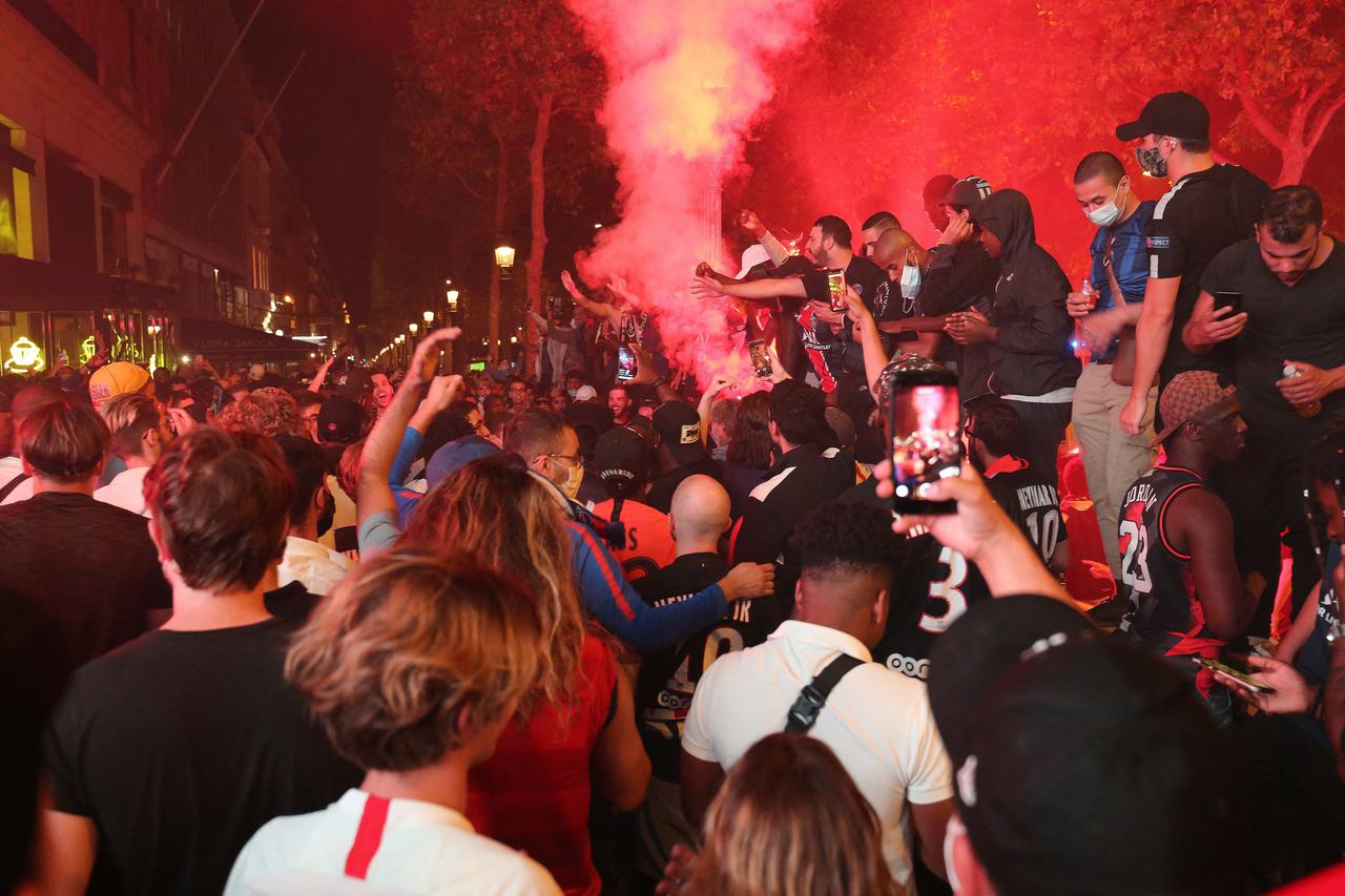 12 - Ambiance dans les rues de rues de Paris suite à la victoire du PSG face à Leipzig en demi-finale de la Ligue des Champions à Lisbonne