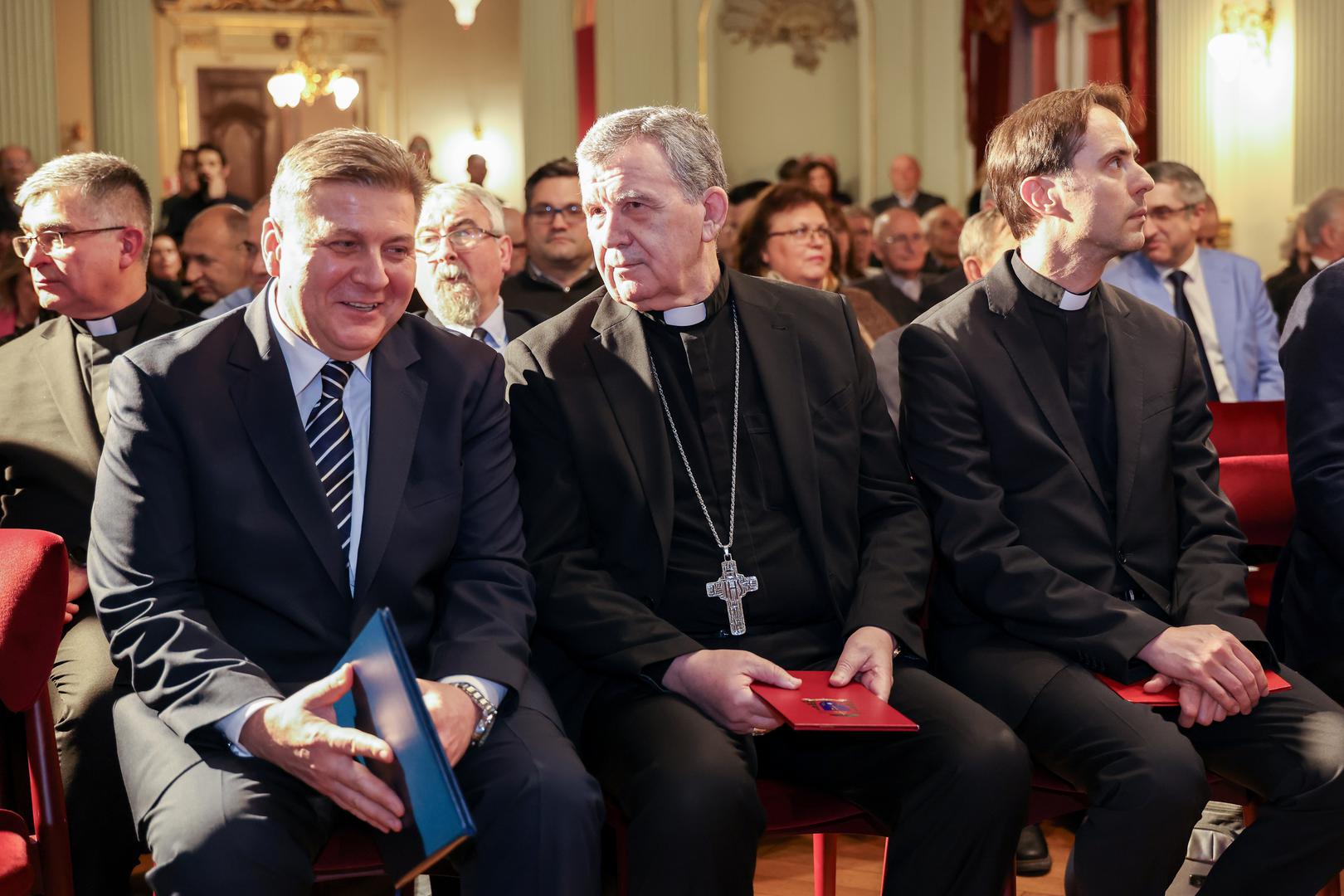 Dražen Brodarić, predsjednik hrvatskog biblijskog društva i mons. Tomo Vukšić