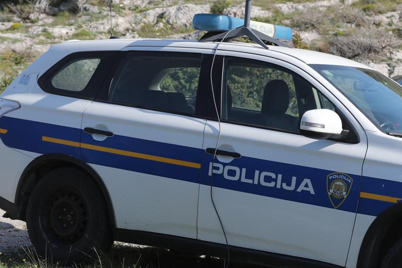 policija