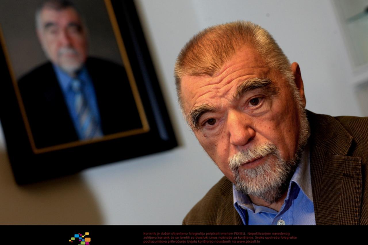 '22.11.2011. Grskoviceva 13, Zagreb - Bivsi predsjednik Republike Hrvatske Stjepan Mesic. Photo: Boris Scitar/PIXSELL'