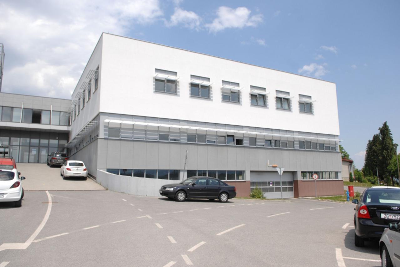 '23.05.2011. Bolnica Sveta Katarina, Bracak, Zabok - Sveta Katarina, specijalna bolnica za ortopediju, kirurgiju, neurologiju i fizikalnu medicinu i rehabilitaciju. Bolnica se nalazi u sklopu Opce Bol