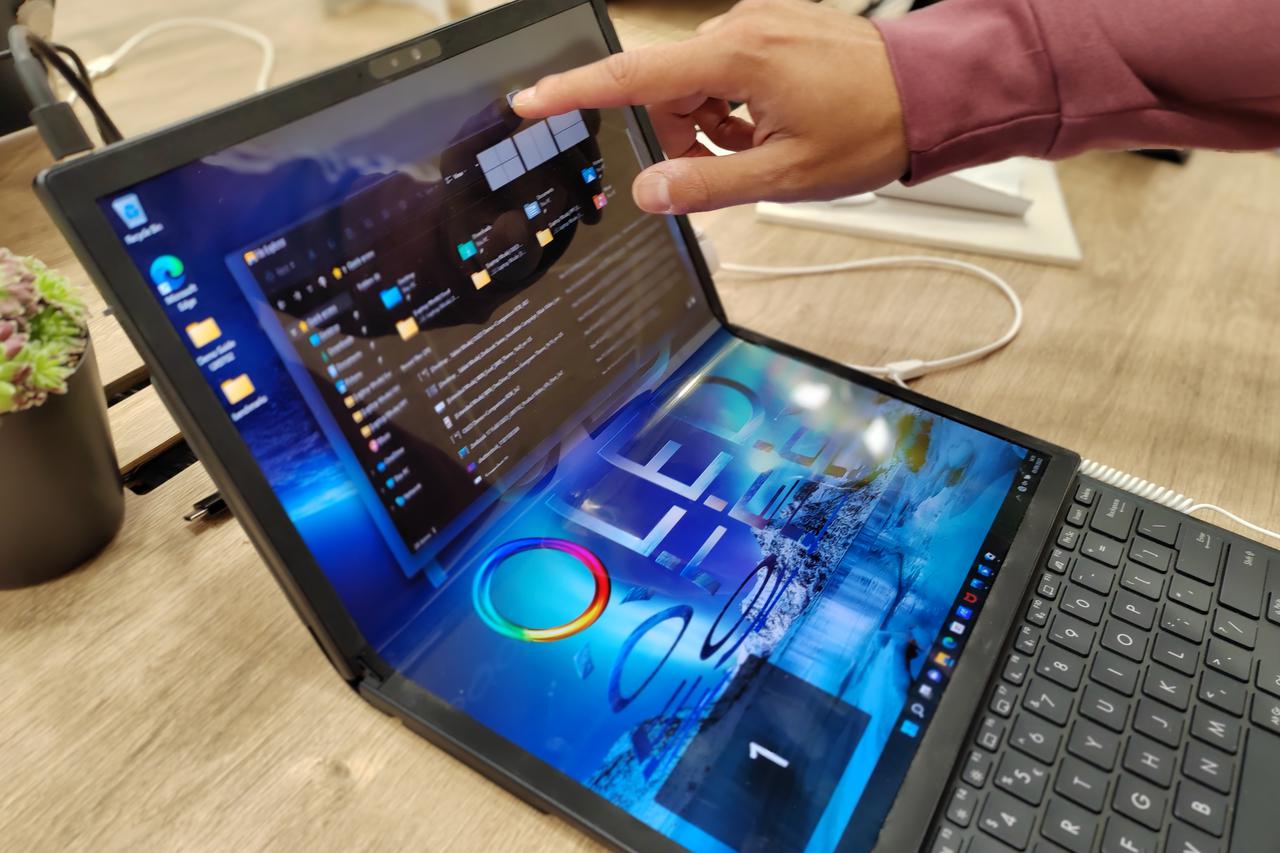 ASUS Zenbook 17 Fold OLED