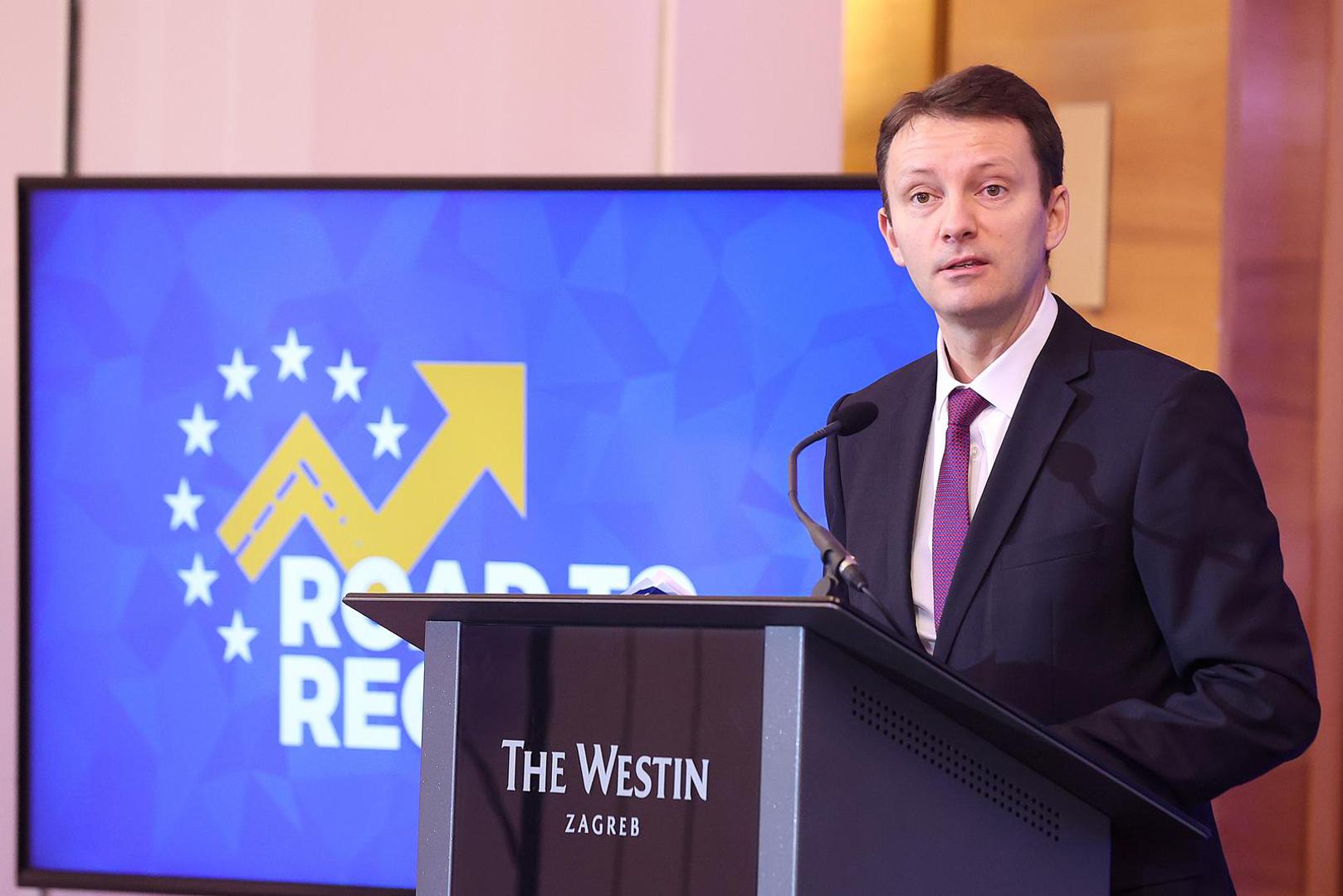 27.02.2023., Zagreb - Predsjednik HDZ-a i Vlade RH Andrej Plenkovic sudjelovao je na konferenciji Put oporavka (Road to Recovery) u organizaciji Klubova zastupnika Europske pucke stranke (EPP) u Europskom parlamentu i Odbora regija te Hrvatske demokratske zajednice. Nakon uvodnih govora potpredsjednika Kluba EPP-a Siegfried Muresana i predsjednika Udruge gradova, gradonacelnika Zeljka Turka, posebnim izlaganjima obratili su se zastupnik Karlo Ressler i potpredsjednica Komisije Dubravka Suica, a sredisnji govor o hrvatskom planu oporavka i otpornosti odrzao je predsjednik Vlade Andrej Plenkovic.  Photo: Goran Stanzl/PIXSELL