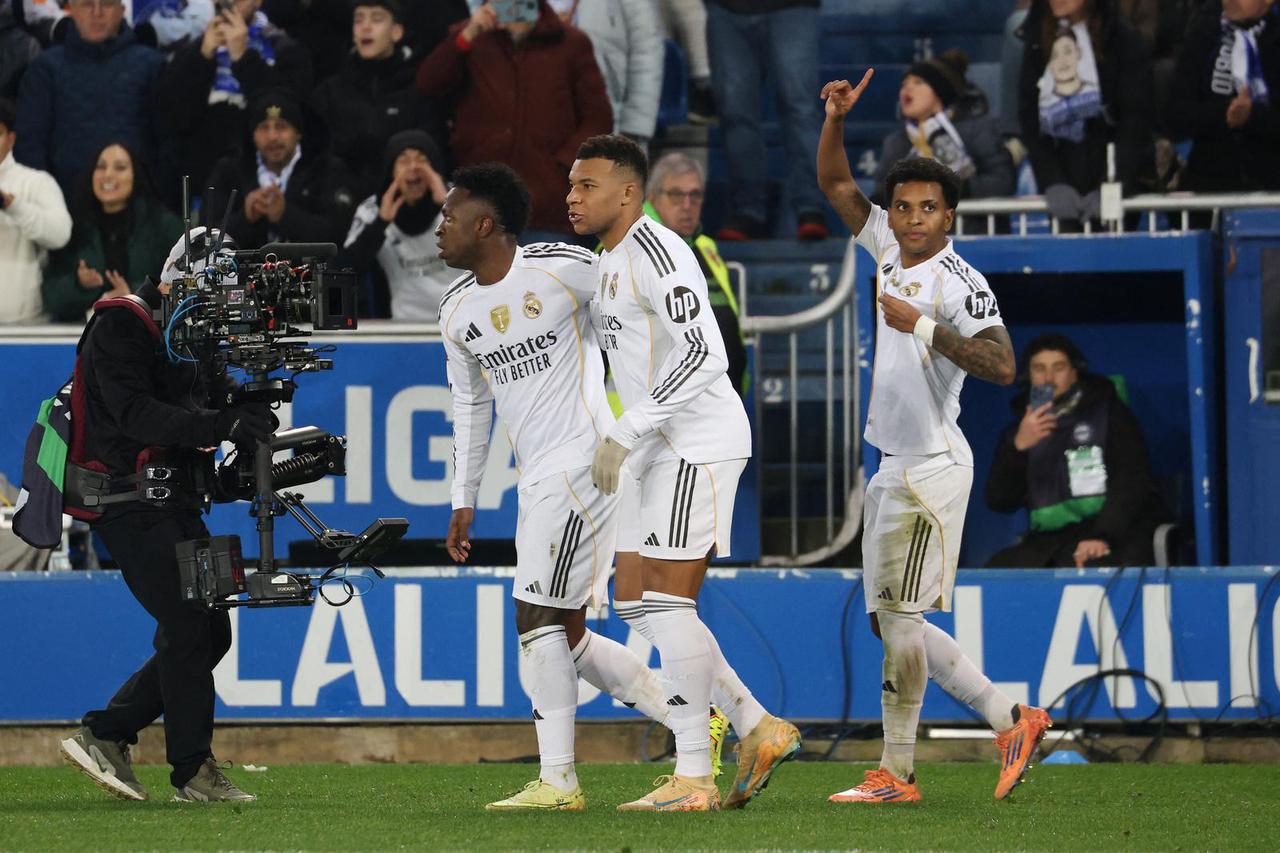 LaLiga - Deportivo Alaves v Real Madrid