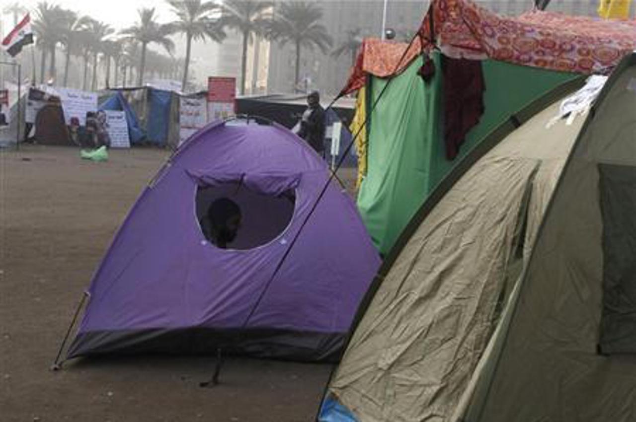 Mladi kampiraju na Tahrir trgu u Kairu