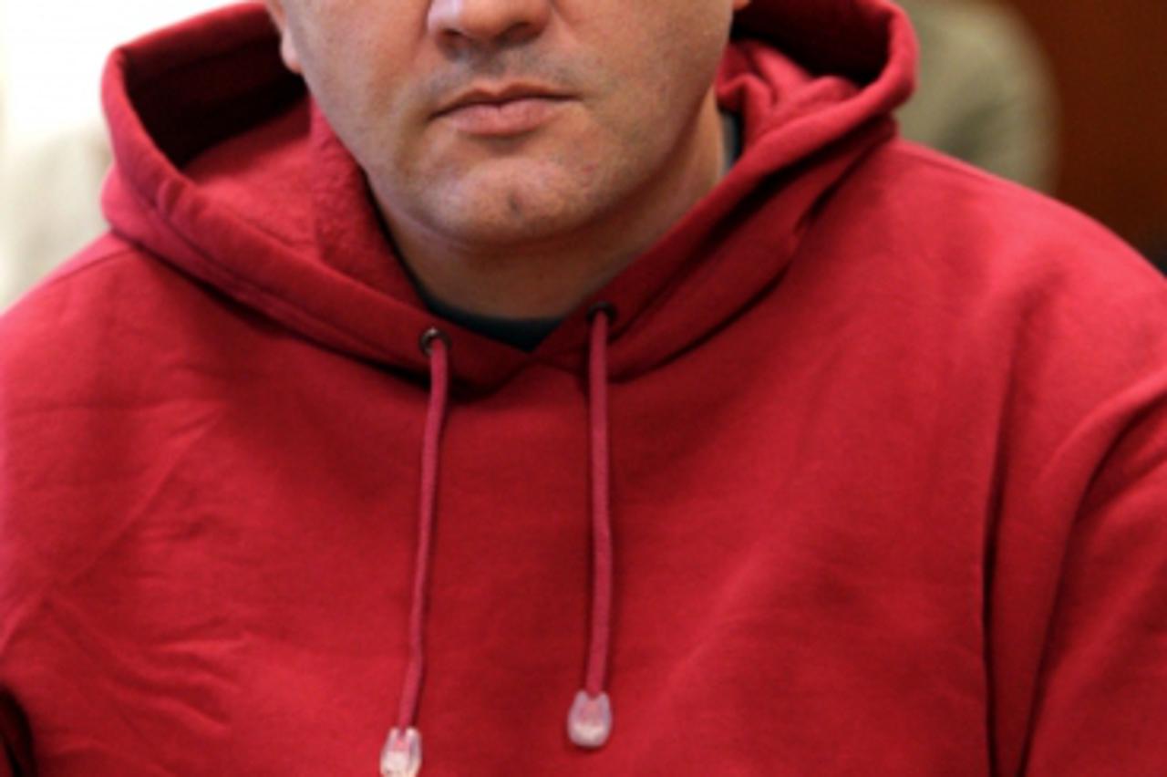 '23.09. 2008.,  Zagreb, Hrvatska, Opcinski sud,Ilica - Pocetak sudenja- Miodrag Simunac-crvena vesta i Nikola Presecki- zbog premlacivanja Igora Radjenovica- koji je posprican suzavcem i pretucen pali