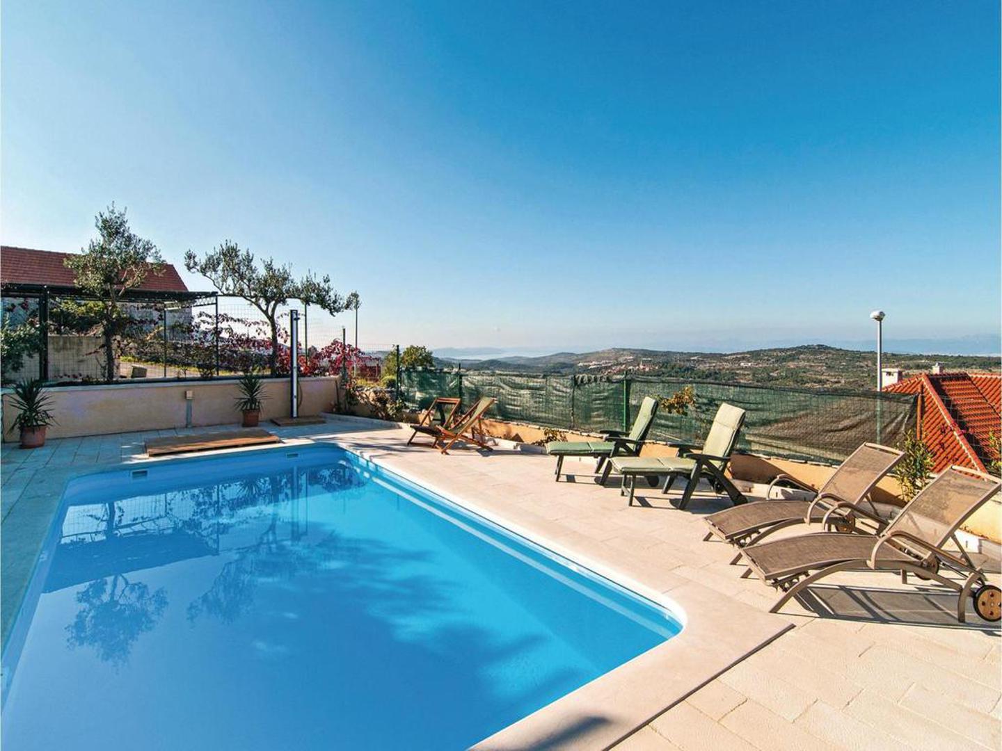 Ministar Lovro Kuščević potvrdio je da 11 godina vlastitu kuću na Braču nije proveo u katastru