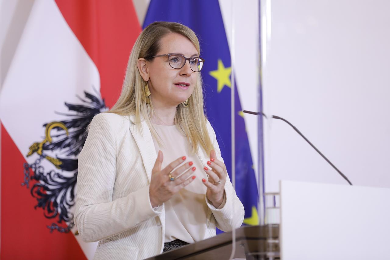 Ministrica gospodarstva Margarete Schramböck